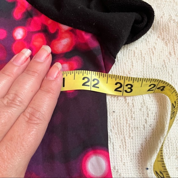 Livi Active cowl neck graphic sweatshirt - Picture 6 of 10